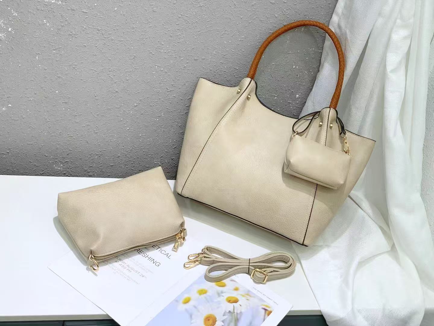 Leather shoulder bag