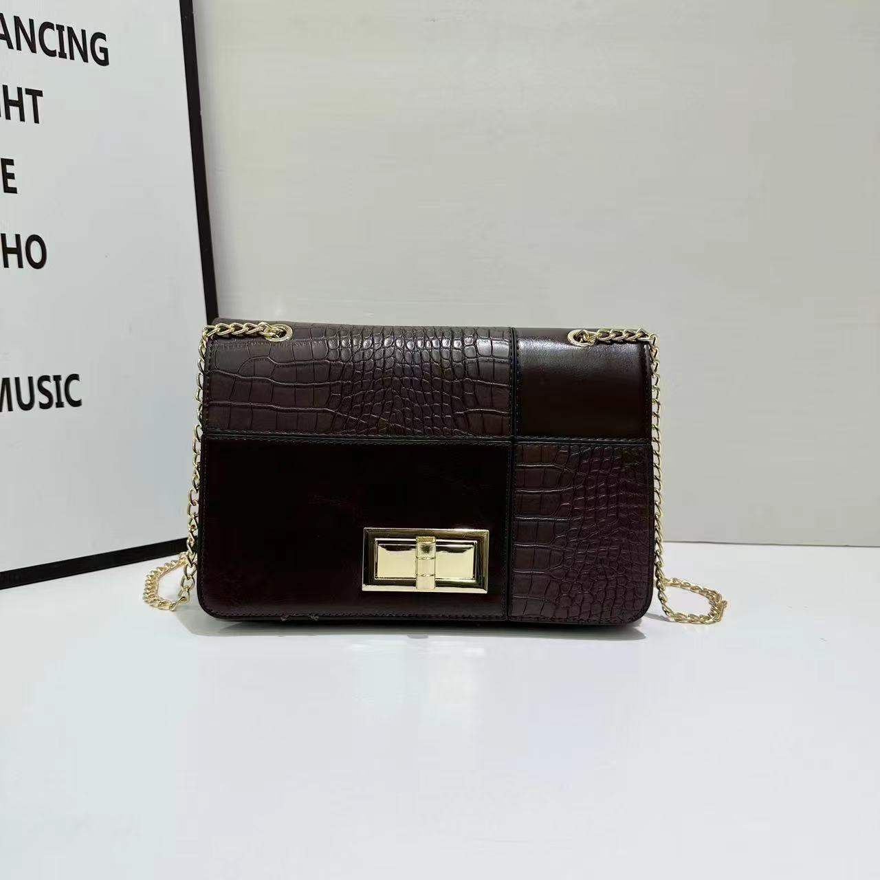 Clutch detail bags
