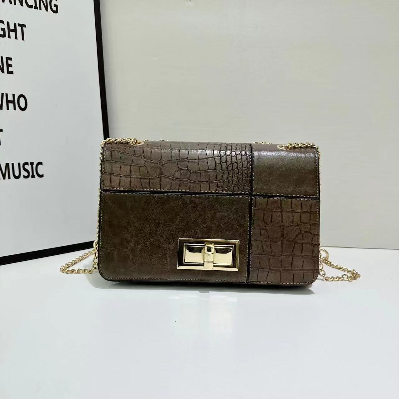 Clutch detail bags