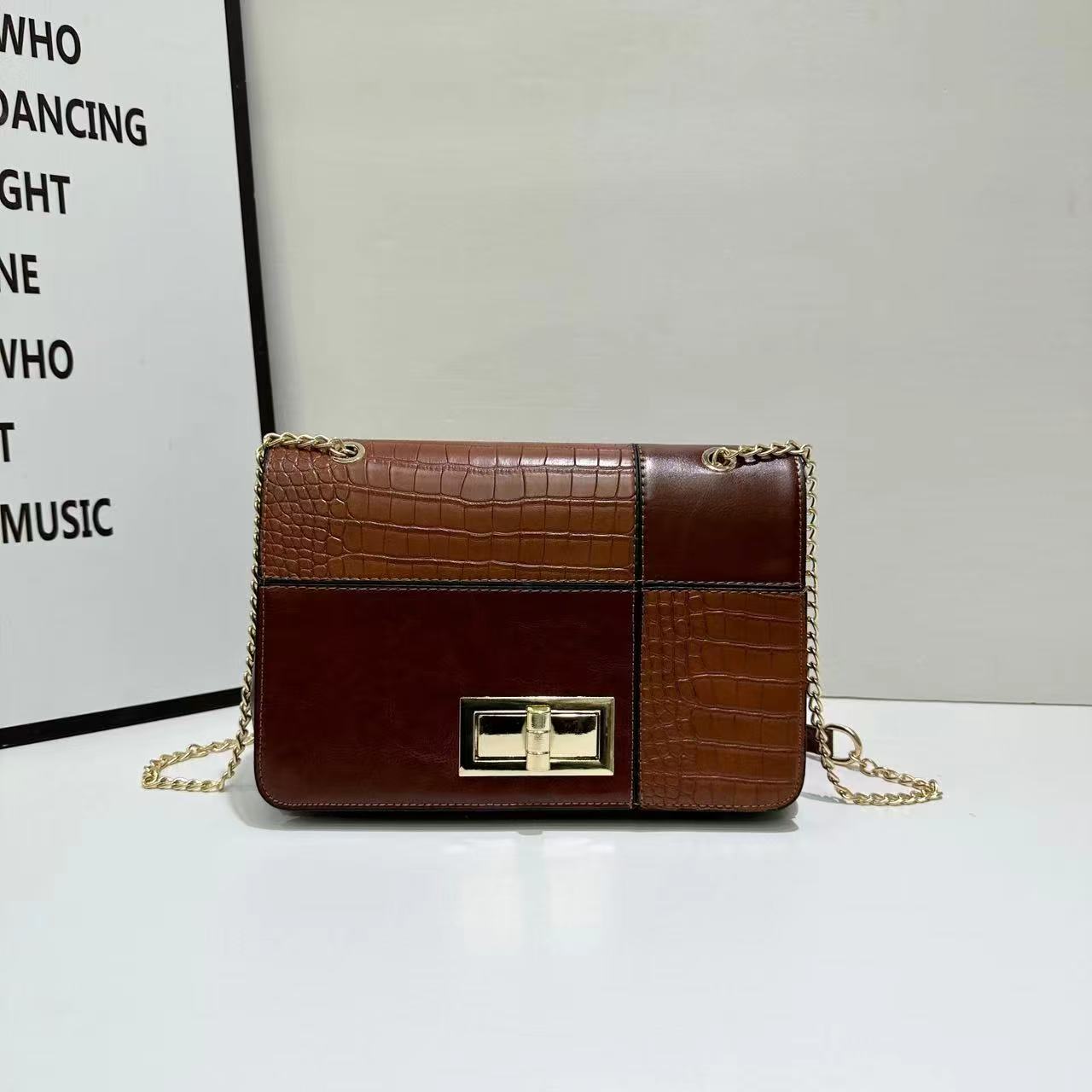 Clutch detail bags